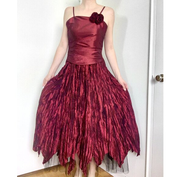 Vintage Red Prom Dress with Timeless Elegance - Picture 1 of 16